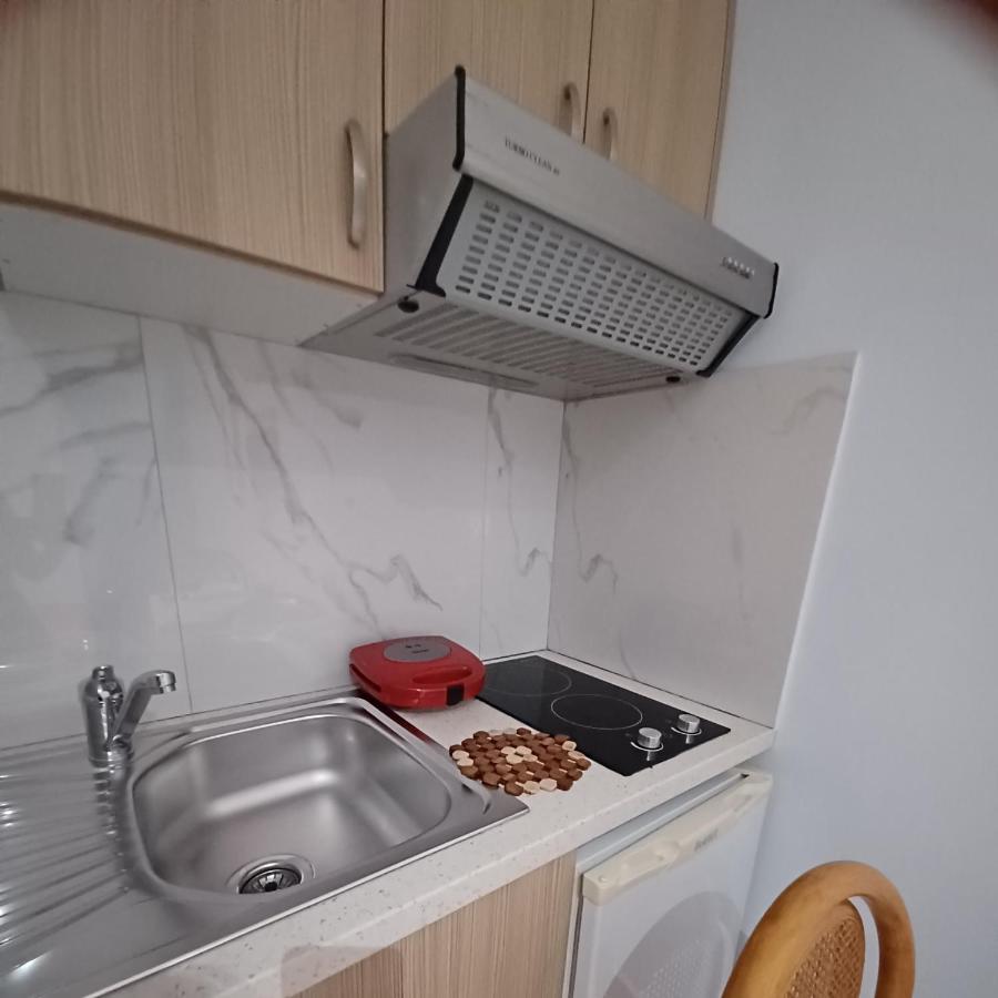 Arileo Hotel Himare Quarto foto