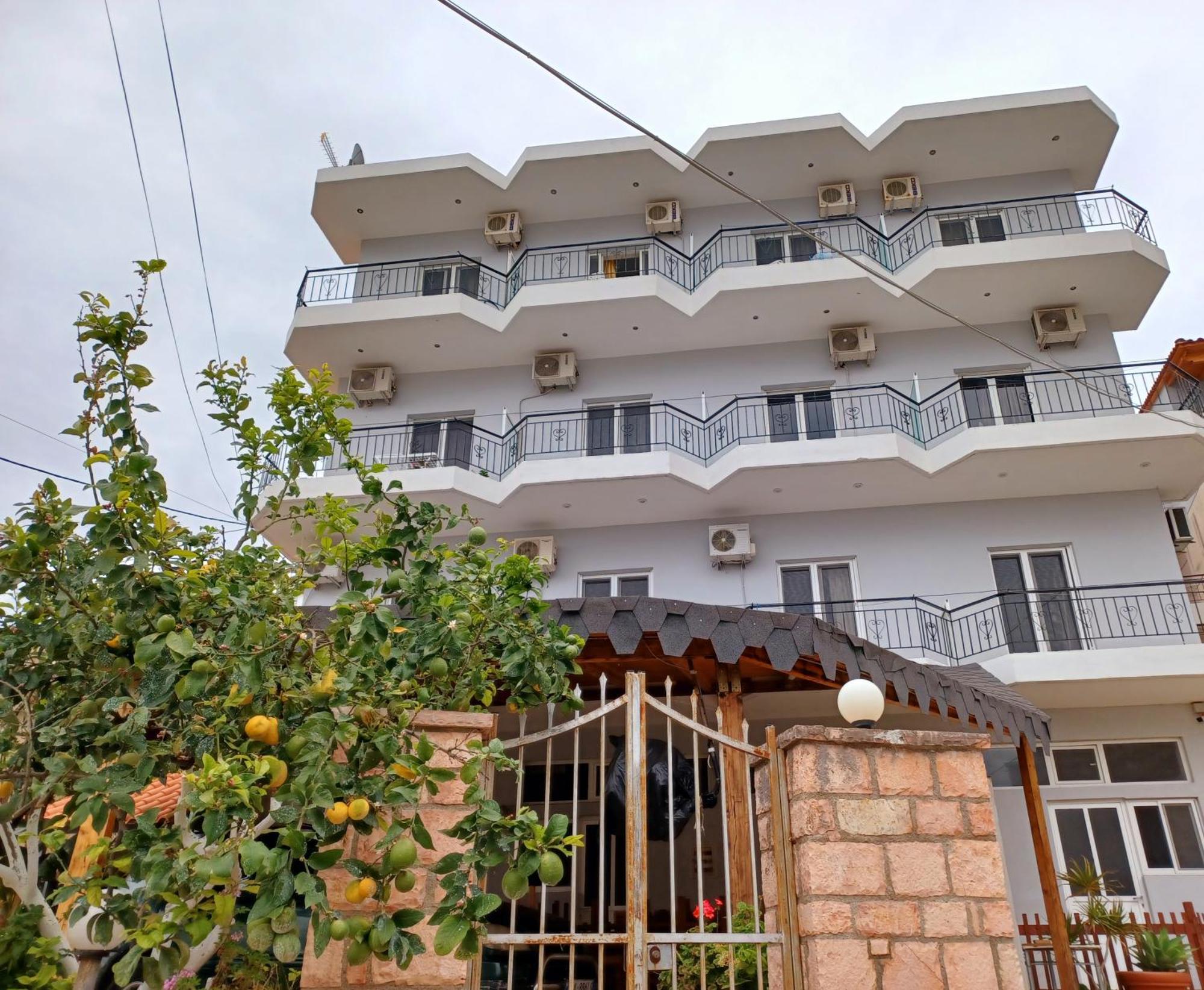 Arileo Hotel Himare Exterior foto
