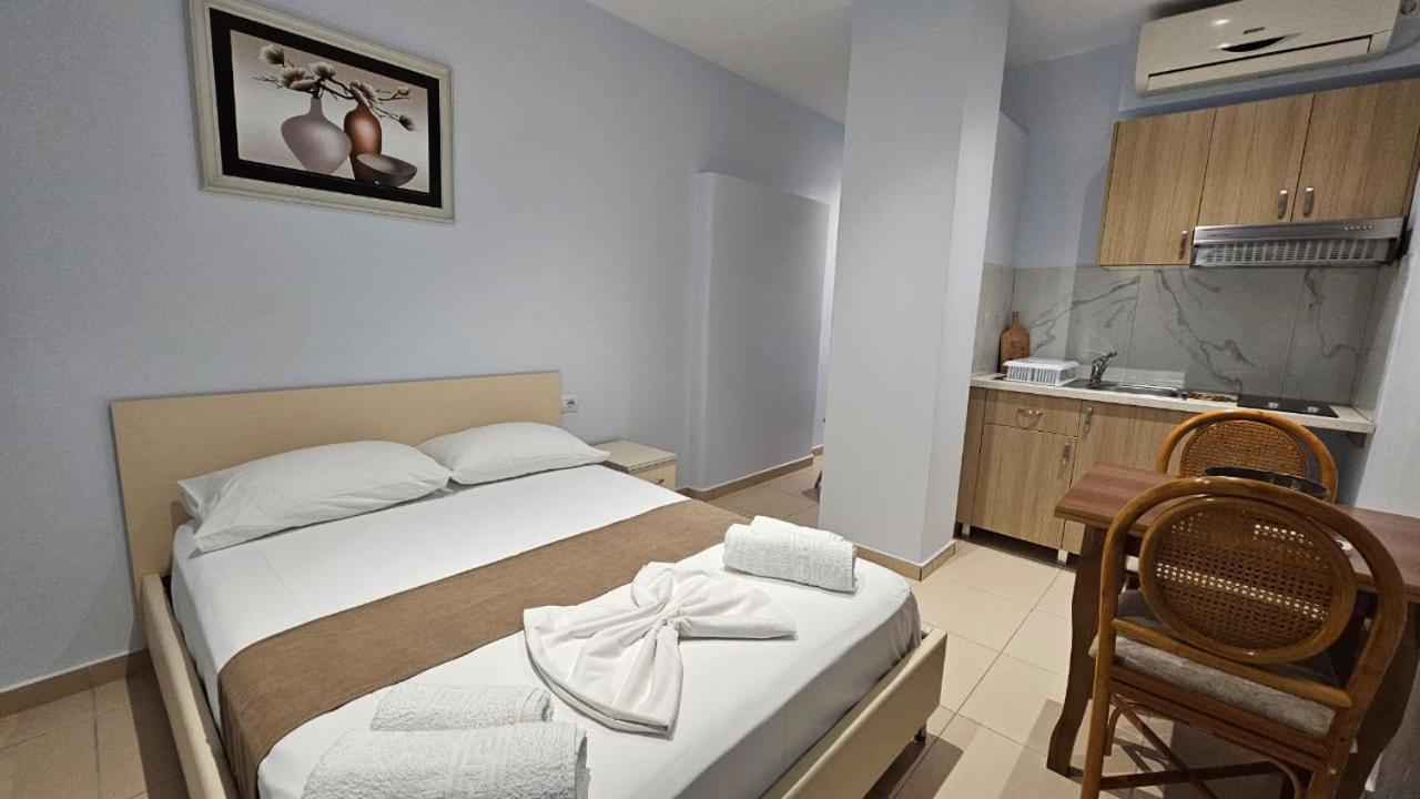 Arileo Hotel Himare Quarto foto