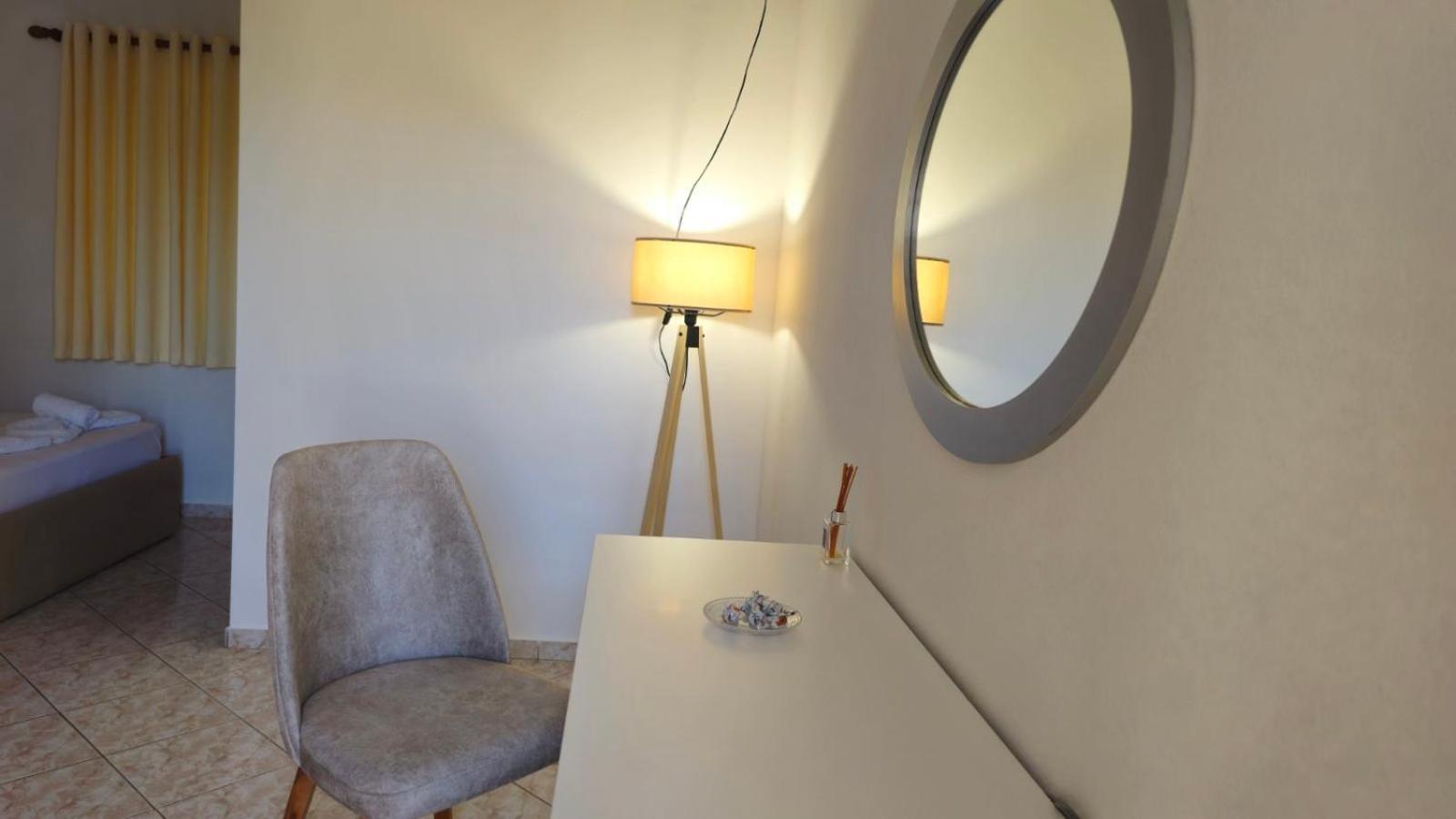 Arileo Hotel Himare Quarto foto