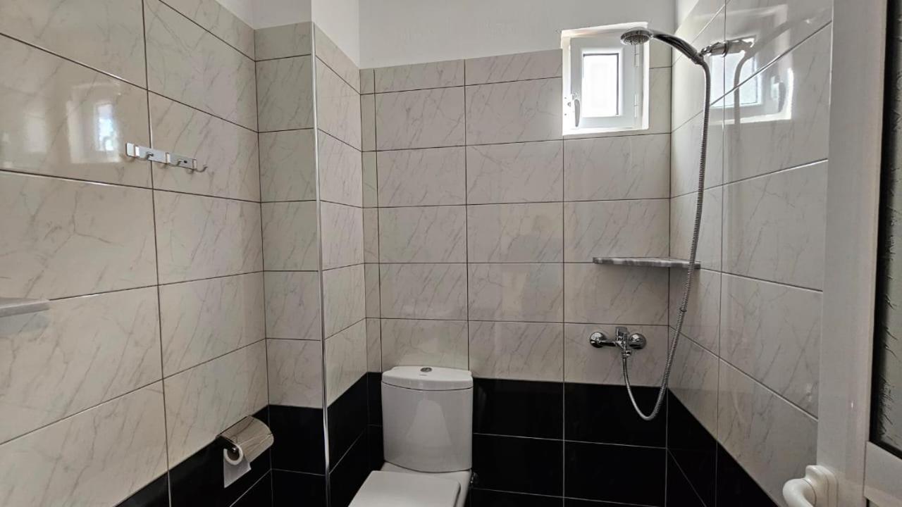 Arileo Hotel Himare Quarto foto
