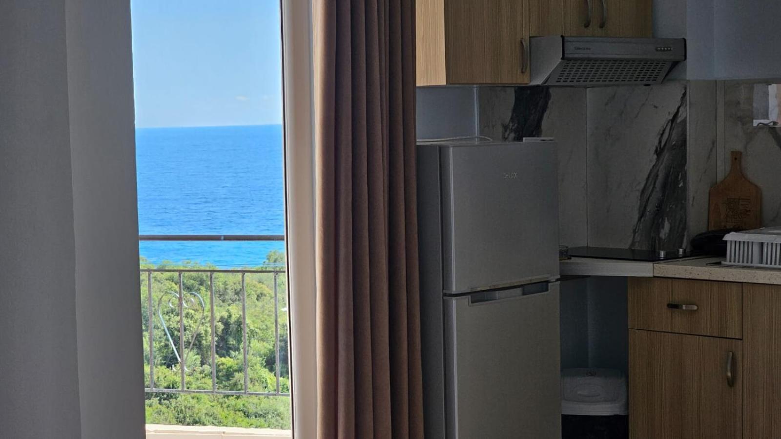 Arileo Hotel Himare Quarto foto